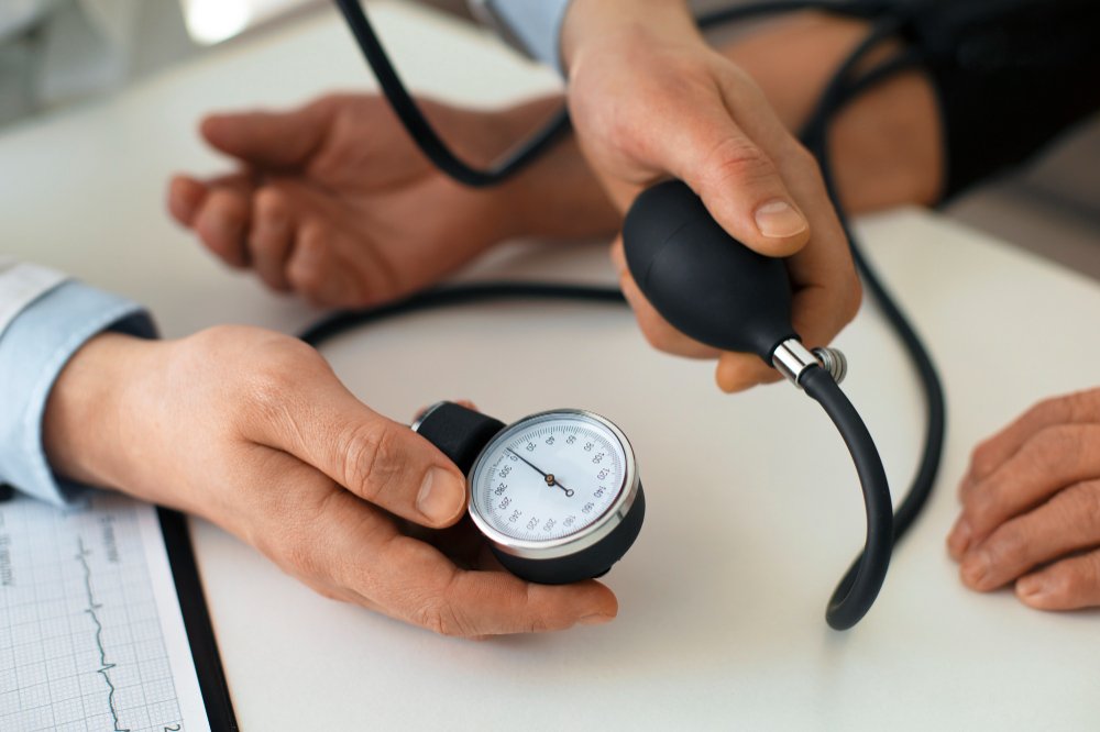 A medical professional monitoring blood pressure using a manual bp appratus